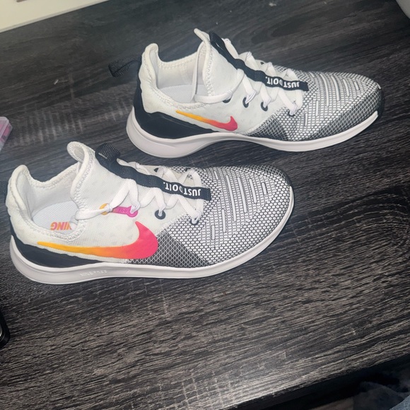 Nike TR8 Womens shoe - Picture 2 of 4